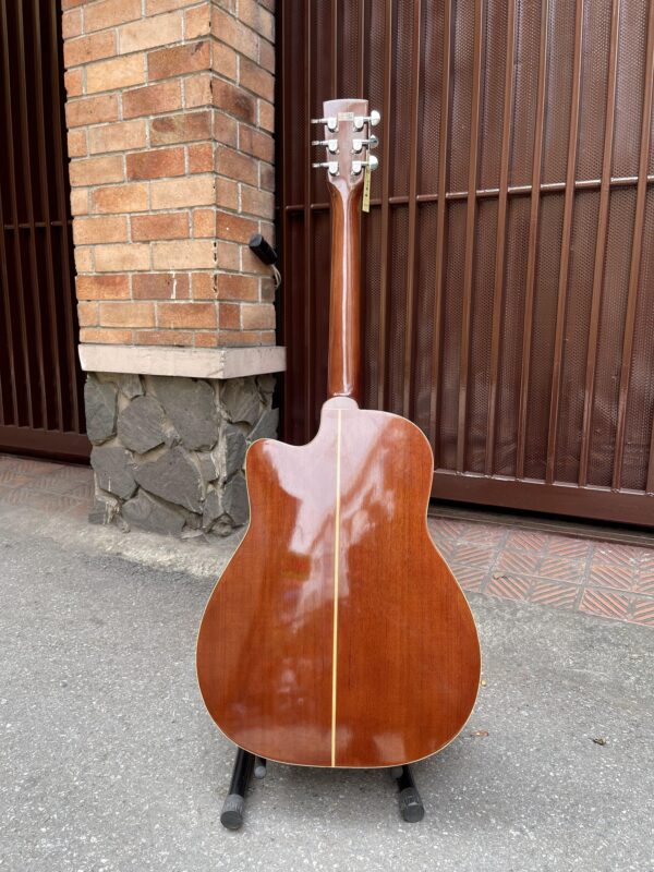 J200